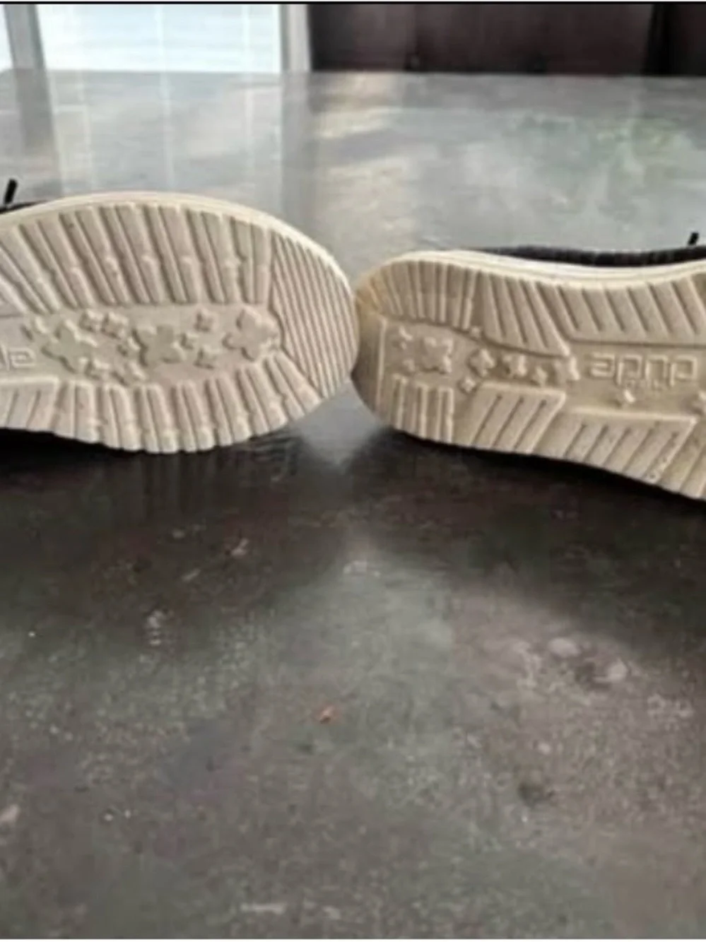 Hey Dudes Kids size 6